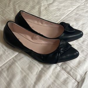 Gently used Kate Spade black leather ballet flats; pointed toe, bow detail